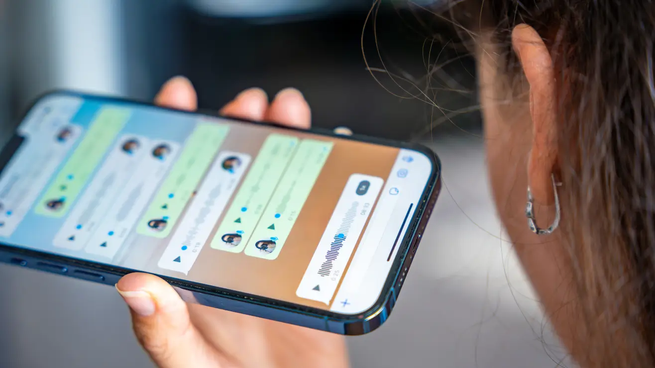 WhatsApp ya permite responder con tu voz… sin grabar audios: así funciona la nueva IA de Meta 3 como funciona esta IA de voz en whatsapp.